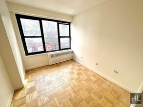 Fourth Avenue, Unit 3L in New York, NY - Building Photo - Building Photo