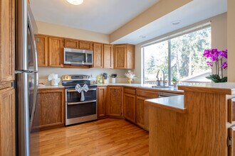 16654 SE 26th Pl in Bellevue, WA - Foto de edificio - Building Photo