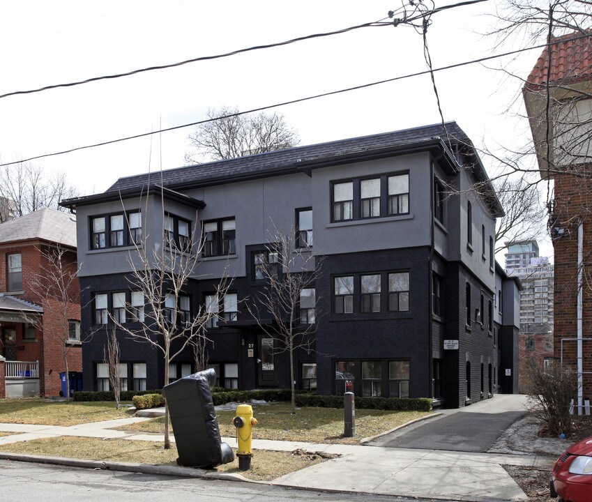 27 Sherwood Ave in Toronto, ON - Building Photo