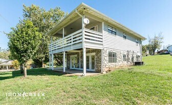 23 Brookdale Rd in Asheville, NC - Building Photo