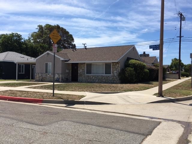 1064 W 210th St, Unit 112 in Torrance, CA - Building Photo