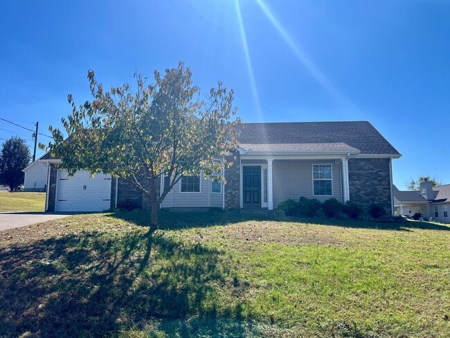 1303 Lyndsey Ridge Dr in La Vergne, TN - Building Photo - Building Photo