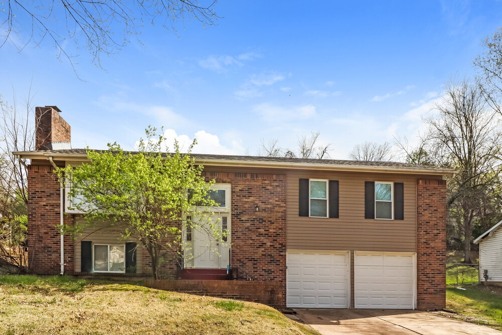 6950 Jamestown Way Dr in Florissant, MO - Building Photo