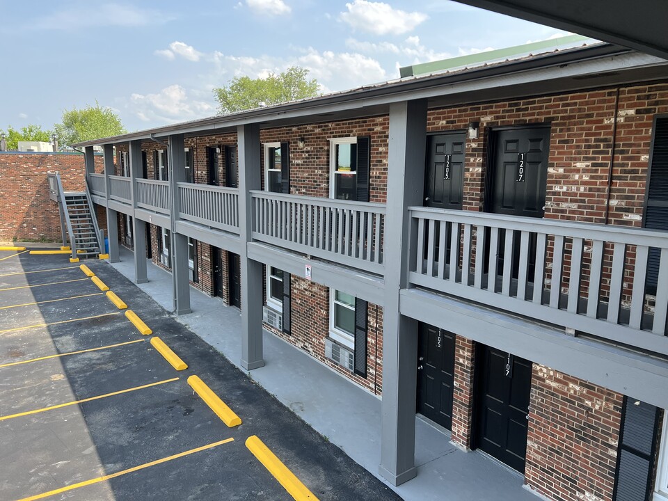 7036 Raider Rd, Unit 1104 in Bonne Terre, MO - Foto de edificio