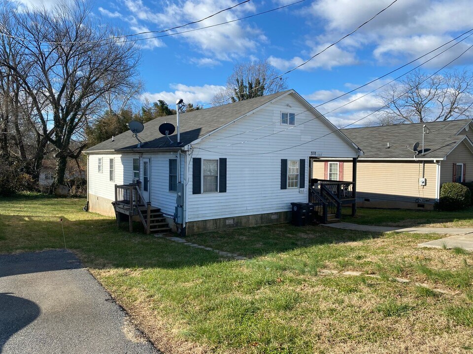 107 Hood St in Lynchburg, VA - Building Photo