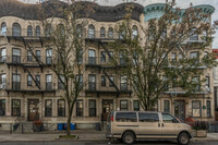 472 Bainbridge St in Brooklyn, NY - Foto de edificio - Building Photo