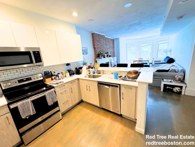 1407 Beacon St, Unit #3