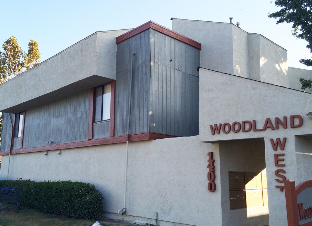 Valhalla Apartments in Bakersfield, CA - Building Photo