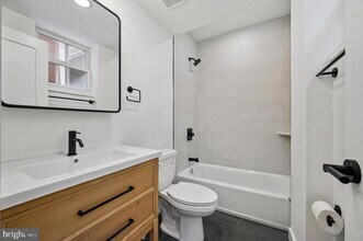 627 N 16th St in Philadelphia, PA - Foto de edificio - Building Photo