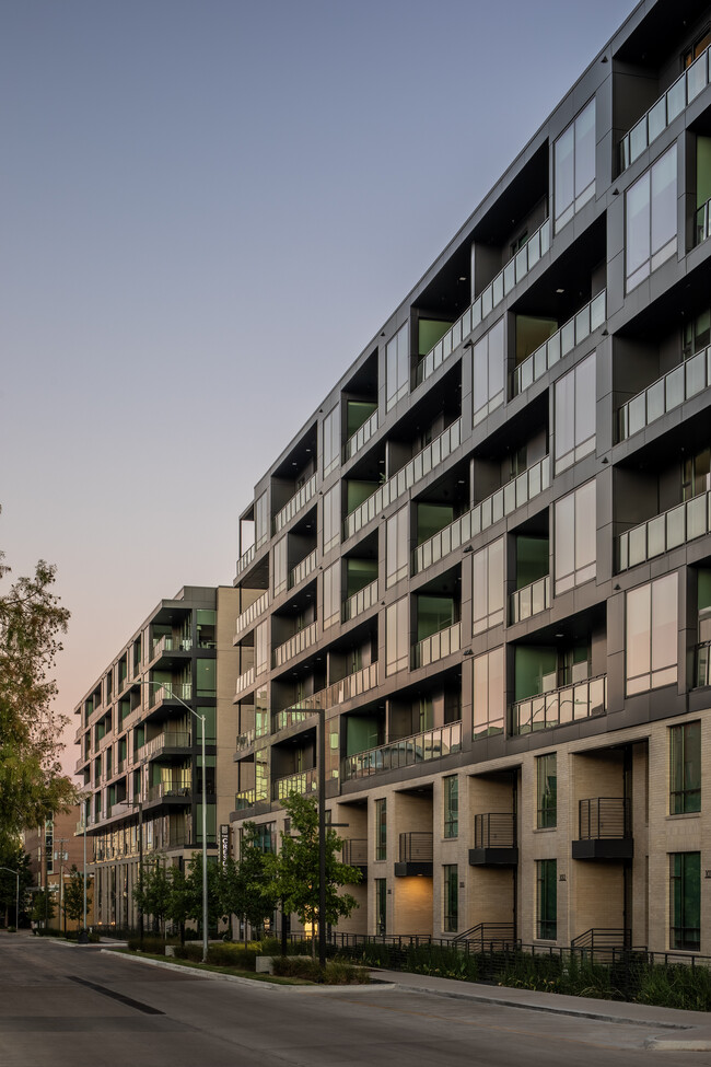 The Crescent in Fort Worth, TX - Building Photo - Building Photo