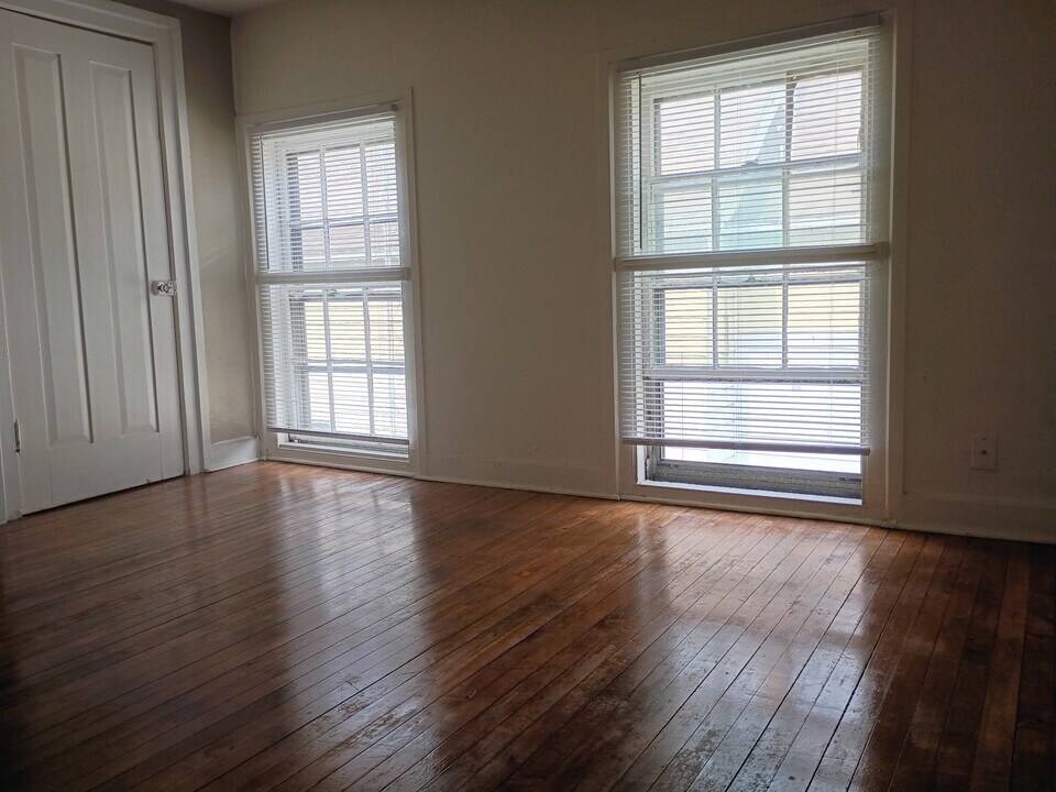 834 65th St, Unit Studio Apartment for Rent in Kenosha, WI - Building Photo