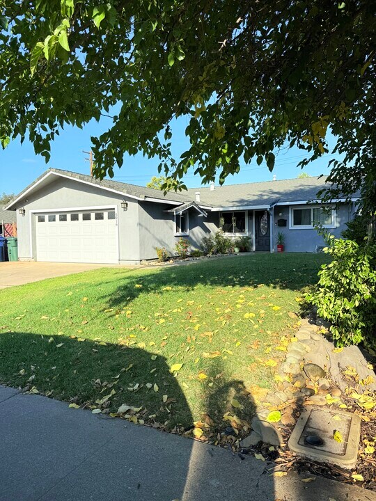 5916 Marlin Cir in Carmichael, CA - Building Photo