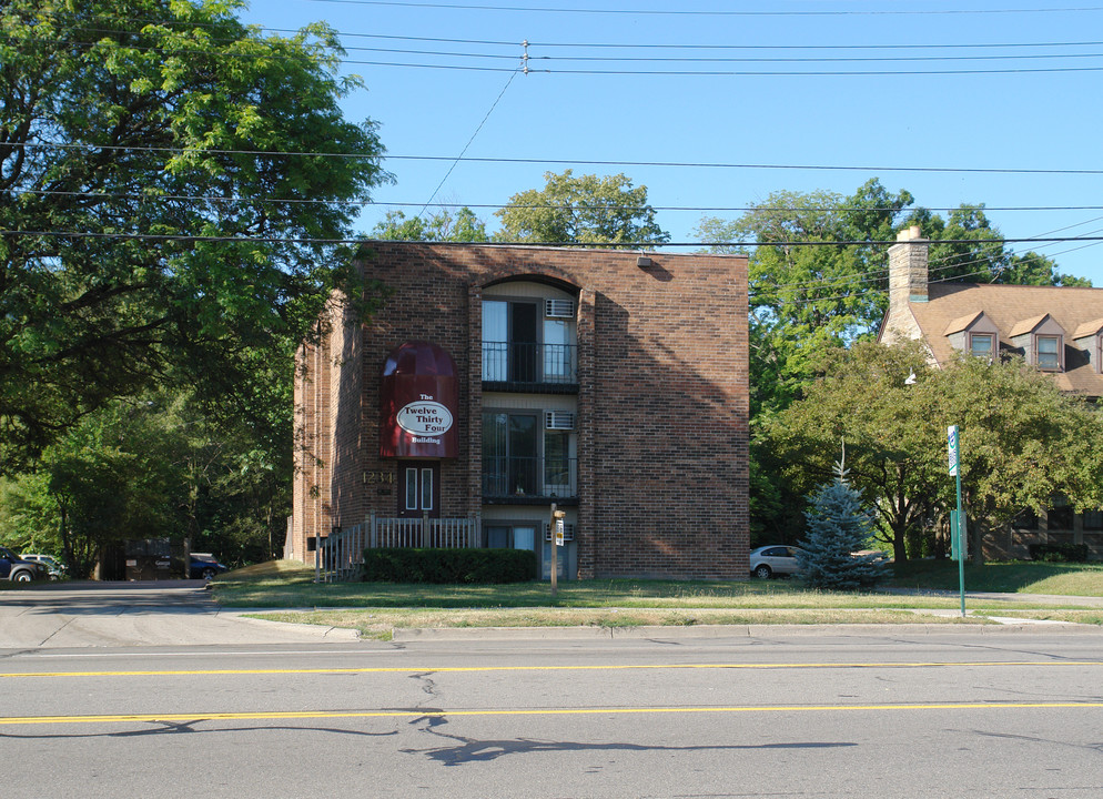 The Twelve Thirty-Four Building in East Lansing, MI - Foto de edificio