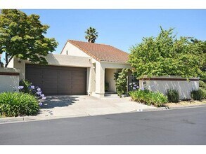 31 Lido Cir in Redwood City, CA - Building Photo - Building Photo