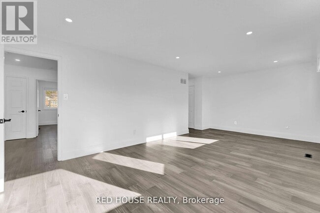 985 Sandcliff Dr in Oshawa, ON - Building Photo - Building Photo