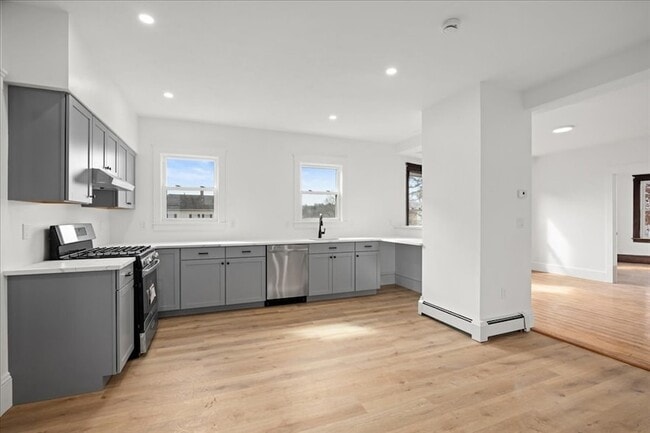 183 Vernon St, Unit 3 in Worcester, MA - Foto de edificio - Building Photo