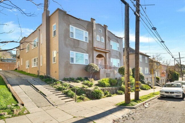 1569 Arch St in Berkeley, CA - Building Photo - Building Photo