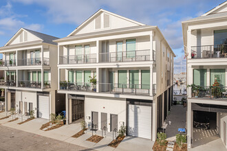 The Tides at Orleans Marina in New Orleans, LA - Building Photo - Building Photo