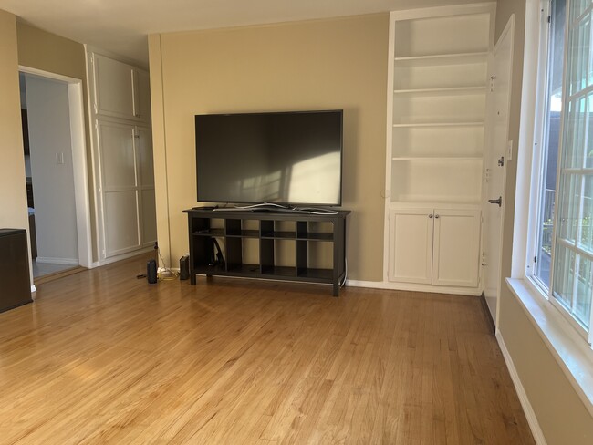 1812 Idaho Ave, Unit Upstairs in Santa Monica, CA - Building Photo - Building Photo