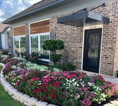 The Reserve at White Oak in Houston, TX - Building Photo - Building Photo