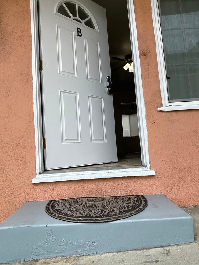 628 S Pacific Coast Hwy, Unit B in Redondo Beach, CA - Building Photo - Building Photo