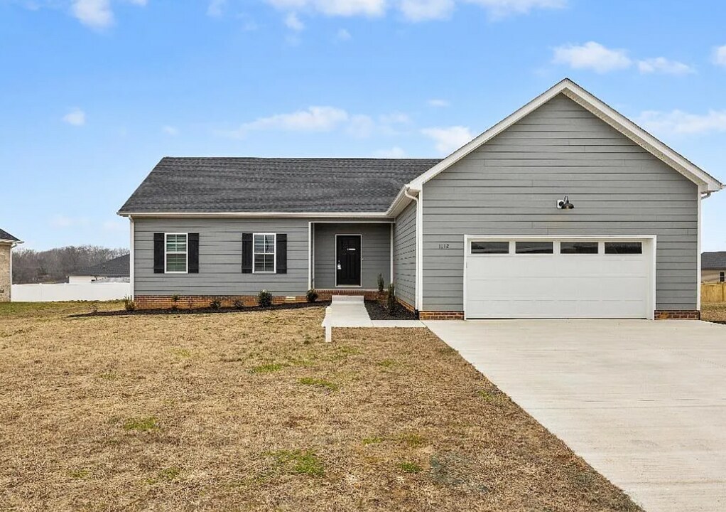 1112 Andover Dr in Franklin, KY - Building Photo