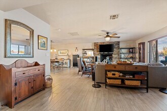 8543 E Jackrabbit Rd in Scottsdale, AZ - Building Photo - Building Photo
