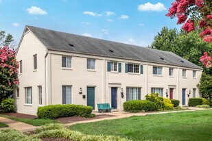 Brookville Townhomes in Alexandria, VA - Building Photo