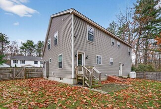 18 Lilac Ln in Kennebunk, ME - Building Photo - Building Photo