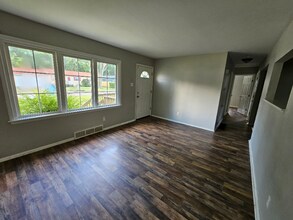1467 Broadlawns Ln in St. Louis, MO - Building Photo - Building Photo