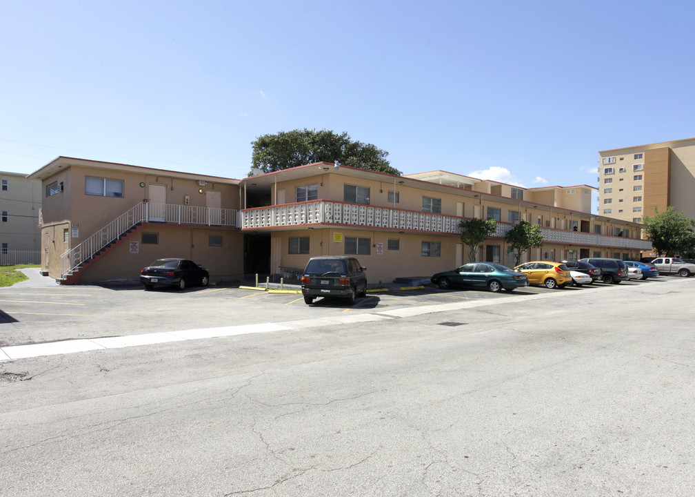 Lion King Apartments in North Miami, FL - Building Photo