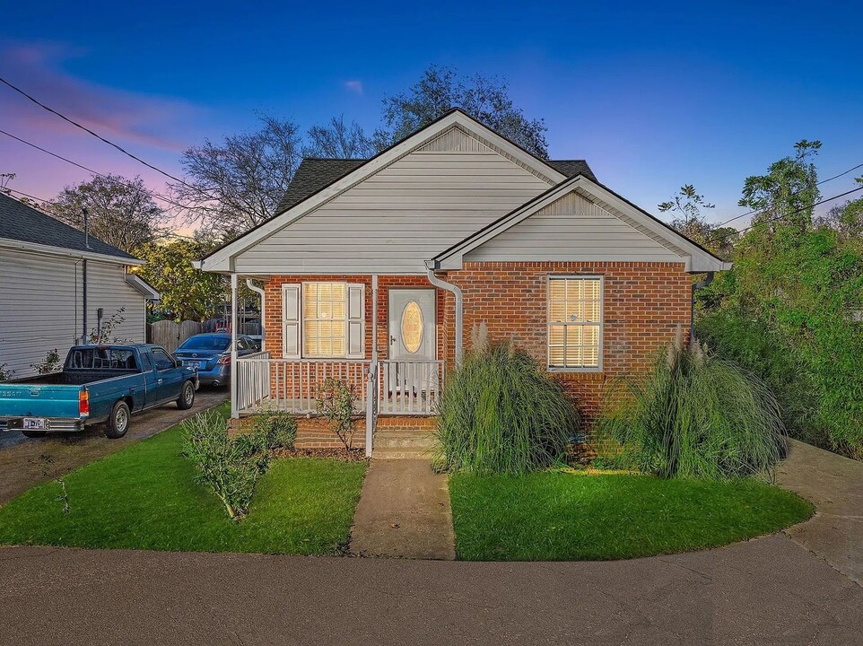 809 N Dupont Ave in Nashville, TN - Building Photo
