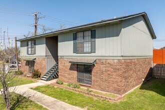 Bonnie Green Apartments in Denton, TX - Building Photo - Building Photo
