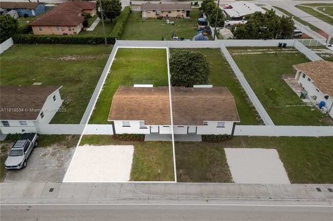 10523 SW 184th St in Miami, FL - Building Photo - Building Photo