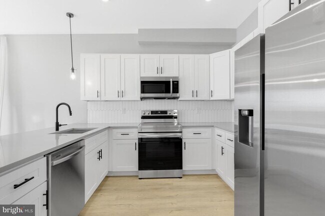 property at 919 N 15th St