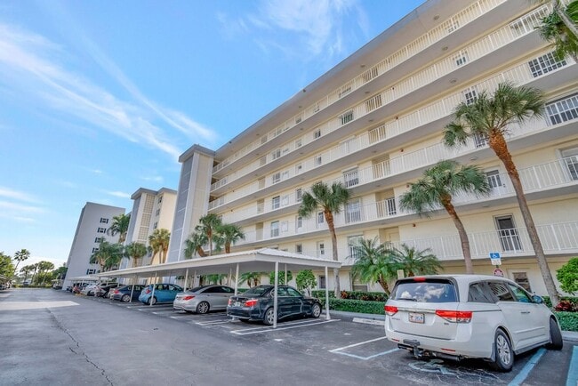 1 Harbourside Dr, Unit 4502 in Delray Beach, FL - Foto de edificio - Building Photo