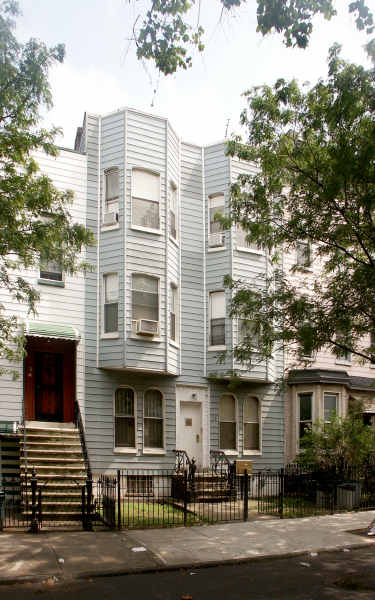 30 Covert St in Brooklyn, NY - Building Photo