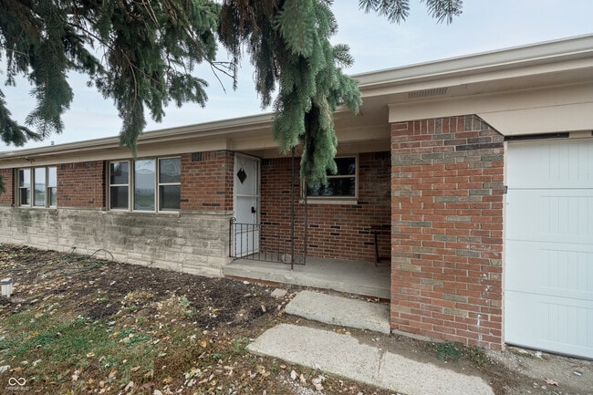 property at 4305 E 550 S