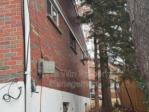 8000 Noel Ct in University City, MO - Building Photo - Building Photo