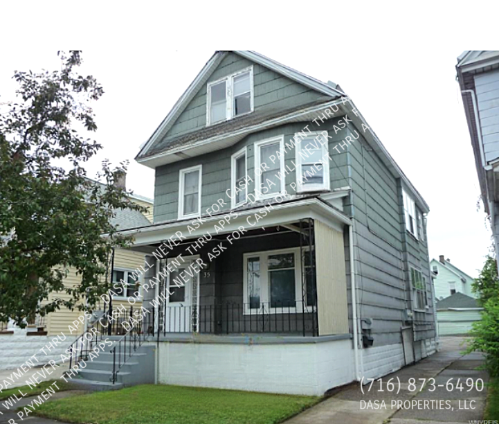35 Matejko St in Buffalo, NY - Building Photo