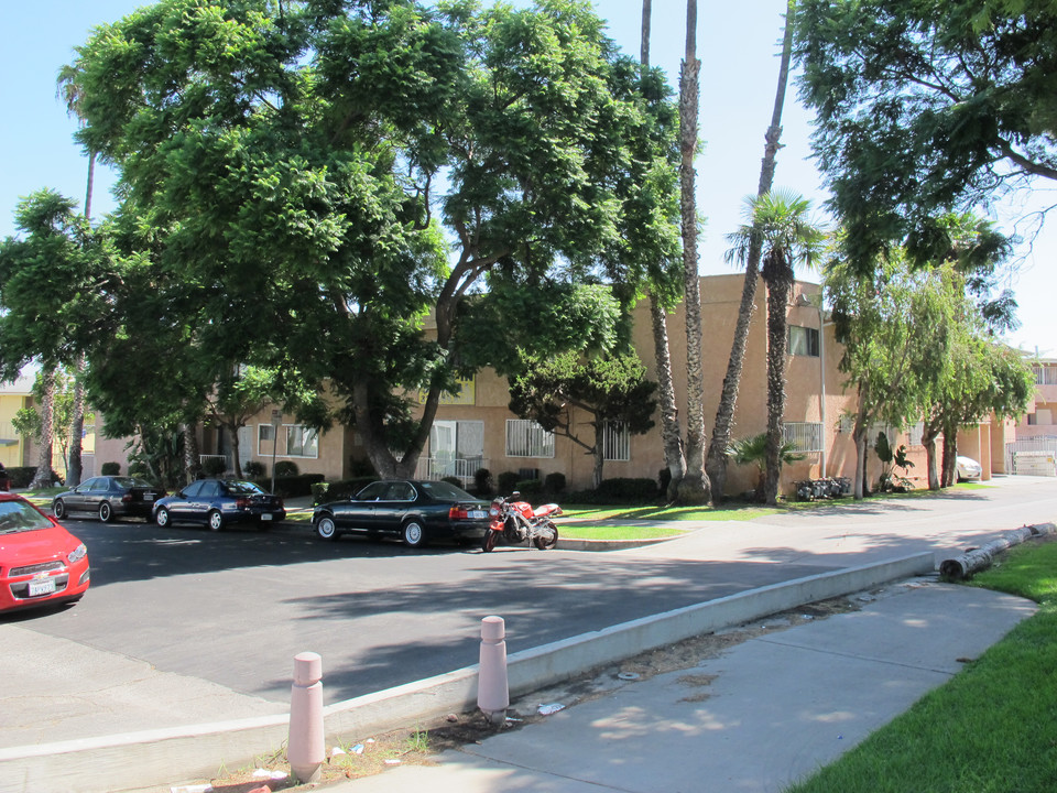 Baldwin Hills in Los Angeles, CA - Building Photo