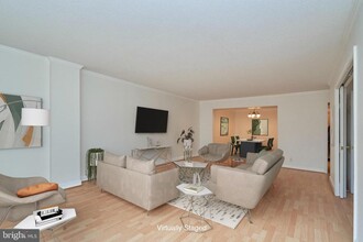 7721 Tremayne Pl in McLean, VA - Foto de edificio - Building Photo