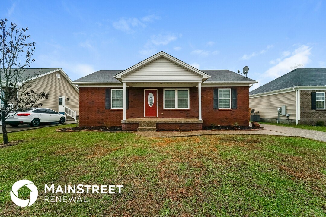 585 Tecumseh Dr in Shepherdsville, KY - Building Photo