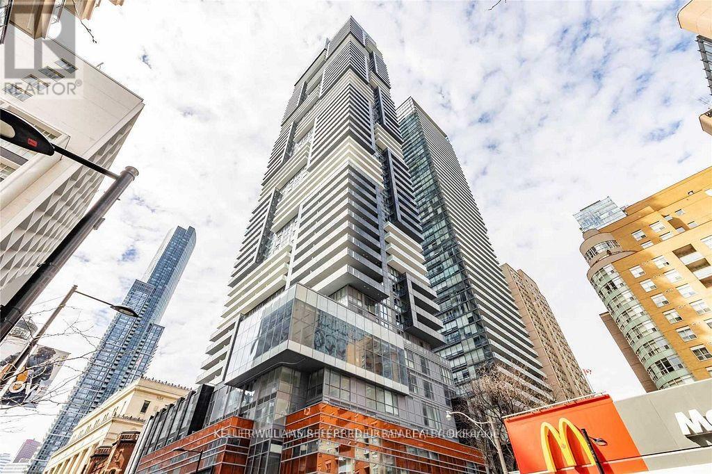 7-5017 Grenville St in Toronto, ON - Building Photo