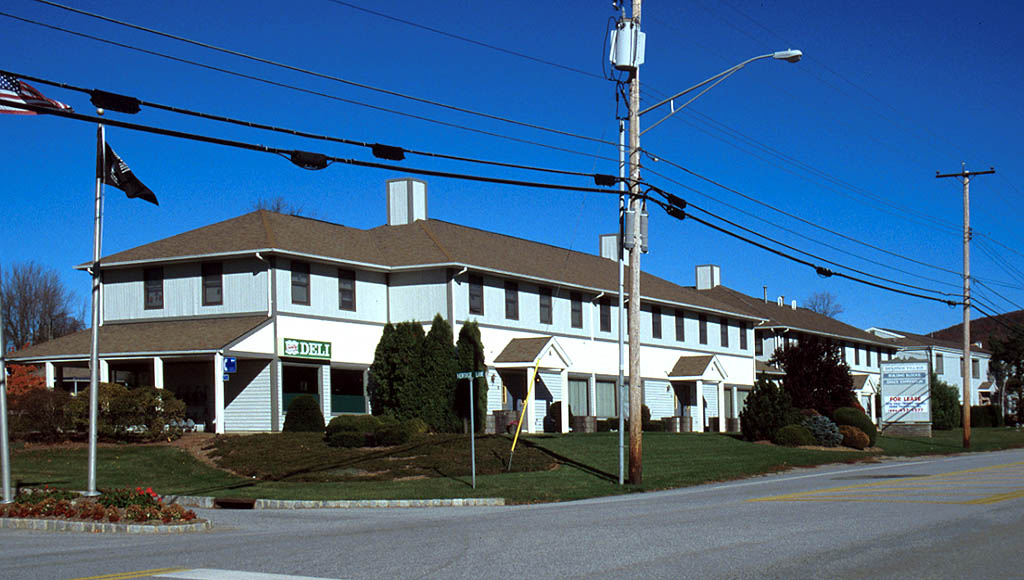 100 Quarry Rd in Hamburg, NJ - Building Photo