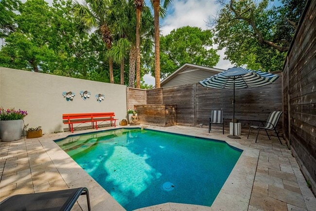 property at 608 Colquitt St