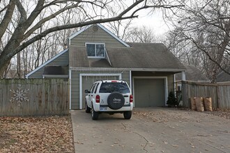 Hawthorn Place Townhomes in Lawrence, KS - Building Photo - Building Photo