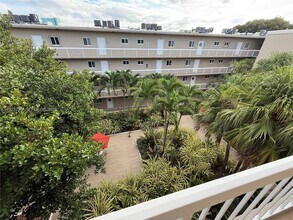 7720 Camino Real in Miami, FL - Building Photo - Building Photo