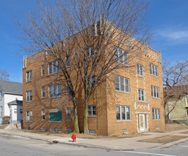 1242 W Highland Ave in Milwaukee, WI - Building Photo - Building Photo