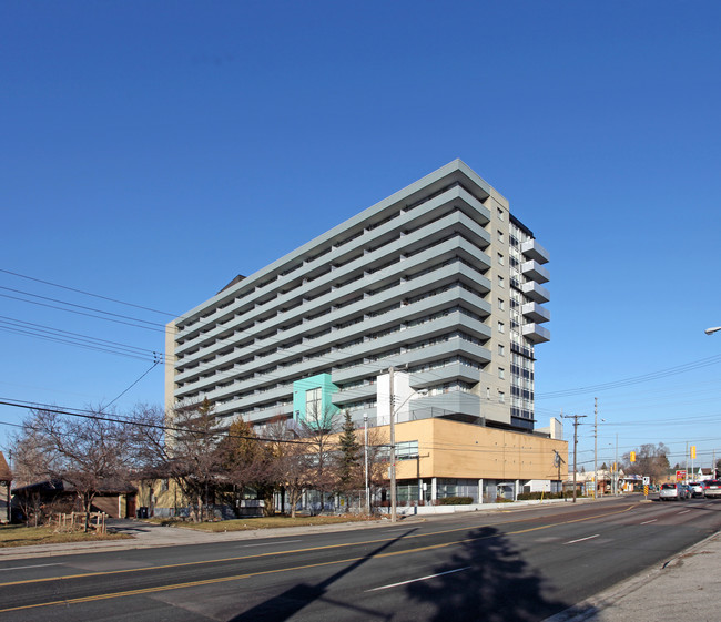 2015-2021 Lawrence Ave E in Toronto, ON - Building Photo - Building Photo